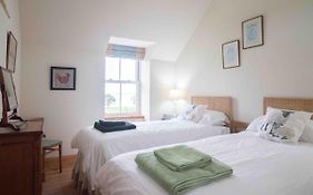 Steading Cottage - 50M From The Beach